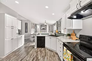 1926 SW Emma Dr, McMinnville, OR 97128 - Photo 4