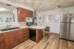 1000 N St, Springfield, OR 97477 - Photo 8