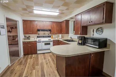 1000 N St, Springfield, OR 97477 - Photo 6