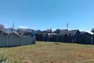 213 NW Cliff St, Newport, OR 97365 - Photo 18