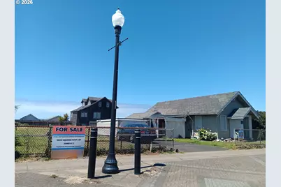 213 NW Cliff St, Newport, OR 97365 - Photo 2