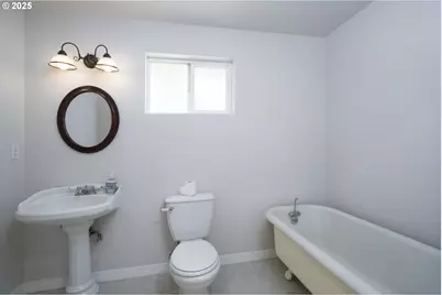 485 Brown St, Glide, OR 97443 - Photo 12