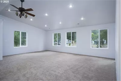 485 Brown St, Glide, OR 97443 - Photo 14