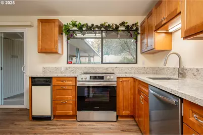 13020 NE San Rafael St, Portland, OR 97230 - Photo 6