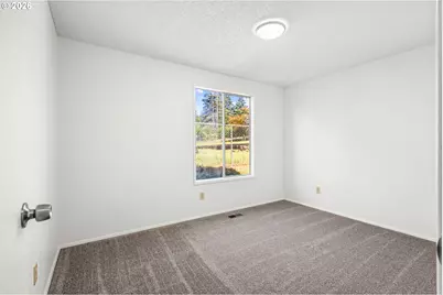 361 W Pine St, Sweet Home, OR 97386 - Photo 14