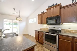 4950 Glacier Dr, Springfield, OR 97478 - Photo 6