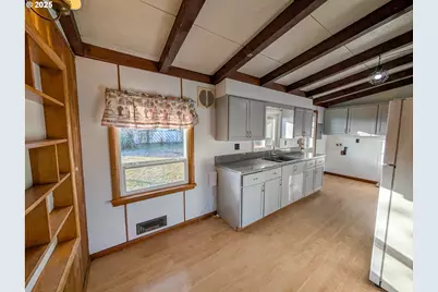 1106 F Ave, La Grande, OR 97850 - Photo 4