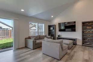 1819 SE Blueberry St, Dallas, OR 97338 - Photo 8