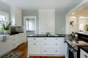 2415 SE Ivon St, Portland, OR 97202 - Photo 16