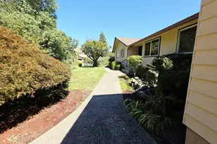 549 Bailey Dr, Roseburg, OR 97471 - Photo 4