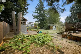 866 SE 136th Ave, Portland, OR 97233 - Photo 32