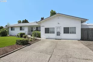 13011 Berta Dr, Oregon City, OR 97045 - Photo 2