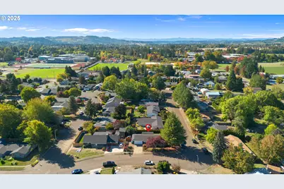 1905 N Springbrook Way, Newberg, OR 97132 - Photo 32