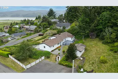1338 D St, Coos Bay, OR 97420 - Photo 48
