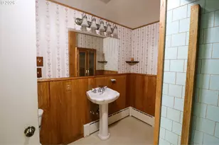 1338 D St, Coos Bay, OR 97420 - Photo 22