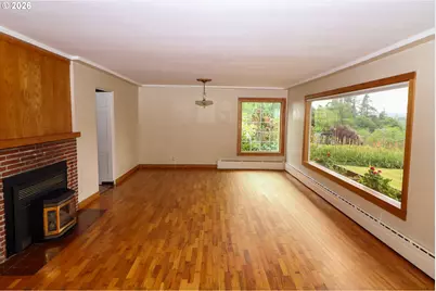 1338 D St, Coos Bay, OR 97420 - Photo 12