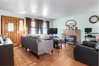 18126 SE Lincoln St, Portland, OR 97233 - Photo 4