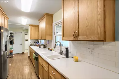 18126 SE Lincoln St, Portland, OR 97233 - Photo 8