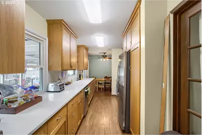 18126 SE Lincoln St, Portland, OR 97233 - Photo 10