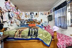 1194 R St, Springfield, OR 97477 - Photo 8