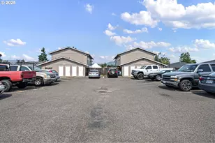 1194 R St, Springfield, OR 97477 - Photo 6