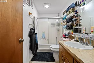 1194 R St, Springfield, OR 97477 - Photo 12