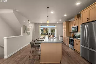 3562 SE Brookwood Ave, Hillsboro, OR 97123 - Photo 6