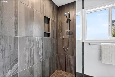 8112 SW 5th Ave, Portland, OR 97219 - Photo 24