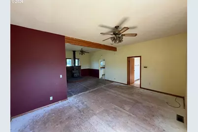 1063 SE Jackson St, Roseburg, OR 97470 - Photo 8
