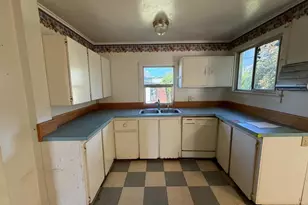 1063 SE Jackson St, Roseburg, OR 97470 - Photo 10