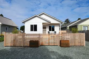 891 NE Division Ave, Bandon, OR 97411 - Photo 2
