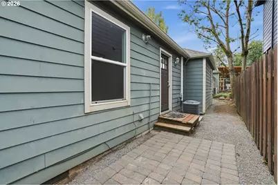8851 N Wayland Ave, Portland, OR 97203 - Photo 18