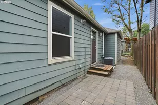 8851 N Wayland Ave, Portland, OR 97203 - Photo 18