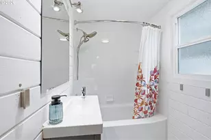 11795 SW 91st Ave, Tigard, OR 97223 - Photo 14