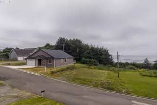30302 Driftwood Dr, Gold Beach, OR 97444 - Photo 26