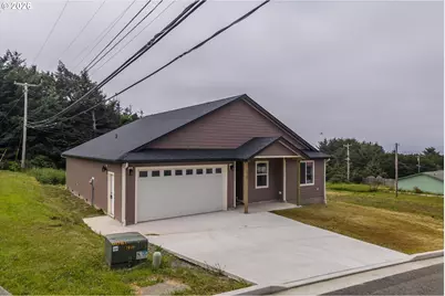 30302 Driftwood Dr, Gold Beach, OR 97444 - Photo 2