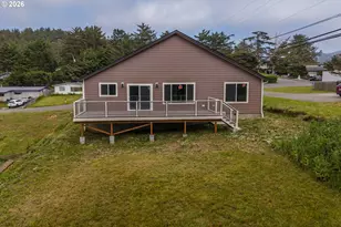 30302 Driftwood Dr, Gold Beach, OR 97444 - Photo 24