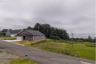 30302 Driftwood Dr, Gold Beach, OR 97444 - Photo 28