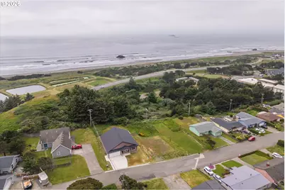 30302 Driftwood Dr, Gold Beach, OR 97444 - Photo 32