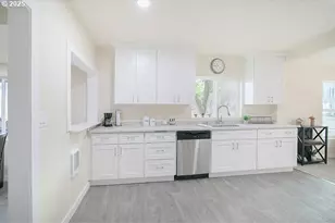 1214 S 5th Ave, Kelso, WA 98626 - Photo 10