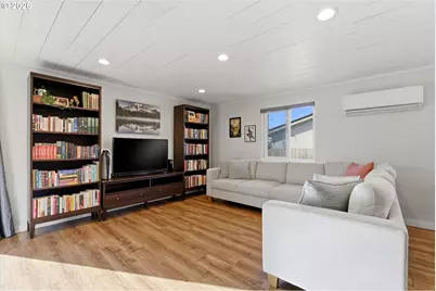 704 E Pinehurst Dr, Newberg, OR 97132 - Photo 12