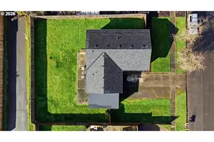 704 E Pinehurst Dr, Newberg, OR 97132 - Photo 28