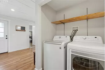 704 E Pinehurst Dr, Newberg, OR 97132 - Photo 24