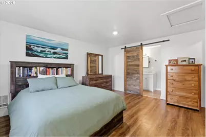 704 E Pinehurst Dr, Newberg, OR 97132 - Photo 16