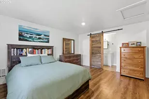 704 E Pinehurst Dr, Newberg, OR 97132 - Photo 16