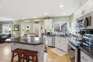 2033 W Park Ct NW, Salem, OR 97304 - Photo 18