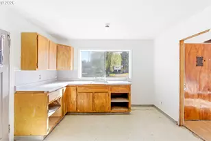 320 Juniper St, Sweet Home, OR 97386 - Photo 2