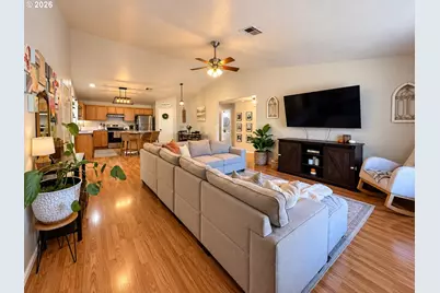 209 Bluebird St, Cottage Grove, OR 97424 - Photo 8