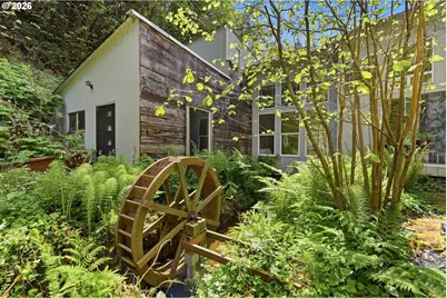 96863 Larson Ln, North Bend, OR 97459 - Photo 32