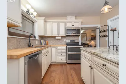 336 N 5th St, Carlton, OR 97111 - Photo 6